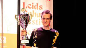 Vossiaan David Linszen wint cabaretprijs
